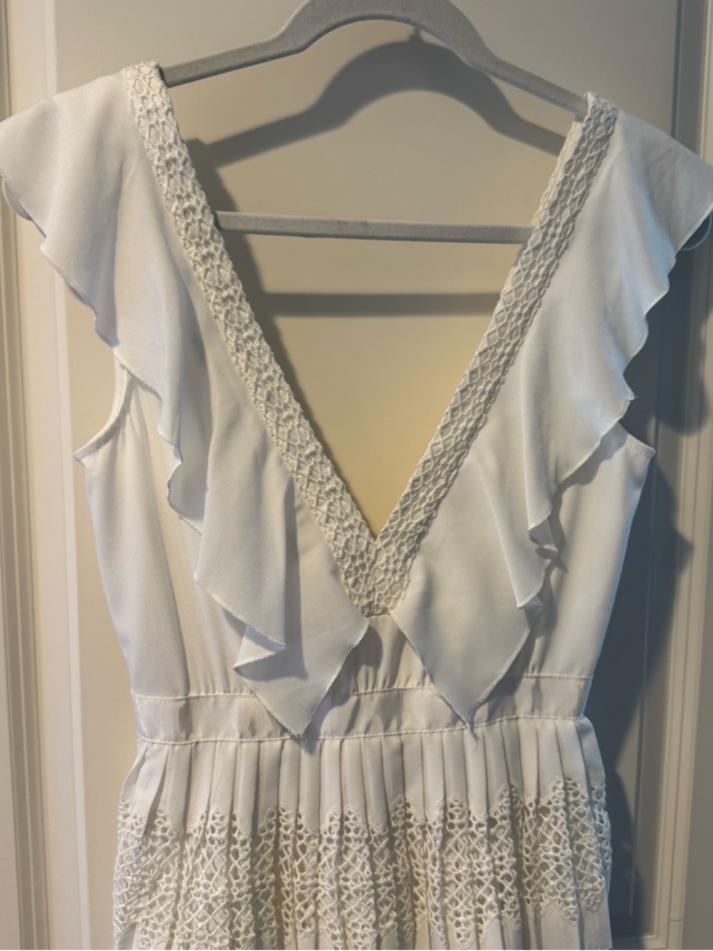 Self Portrait White Flounced Tiered Lace Sleeveless Victoria Midi Dress | 2 - Picture 5 of 9